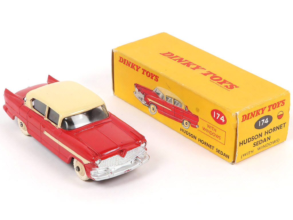 Lot 270 - DINKY TOYS (GB) (1)