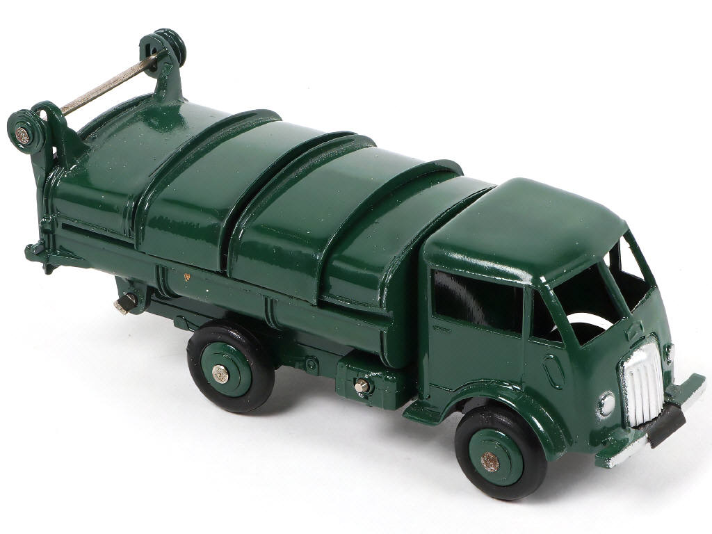 Lot 299 - DINKY TOYS (FRANCE) (1)