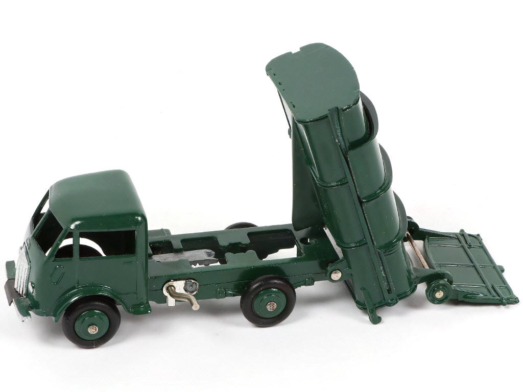 Lot 299 - DINKY TOYS (FRANCE) (1)