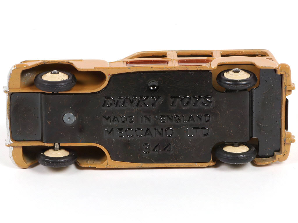 Lot 273 - DINKY TOYS (GB) (1)