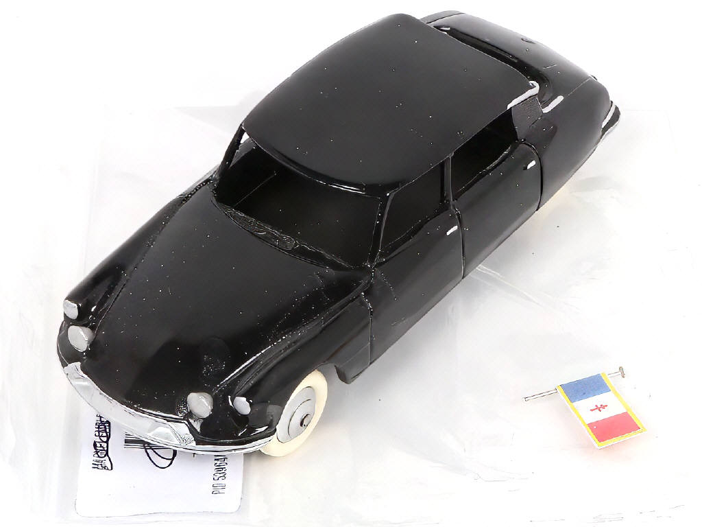 Lot 261 - CLUB DINKY FRANCE (3)