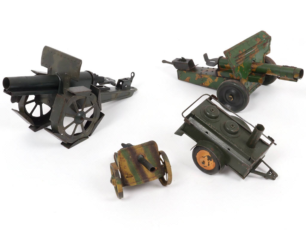Lot 25 - DIVERS (4)