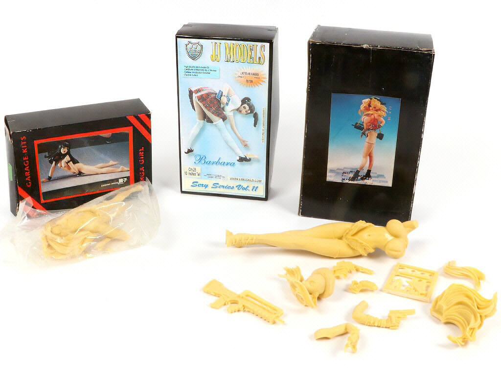 Lot 16 - DIVERS (3)