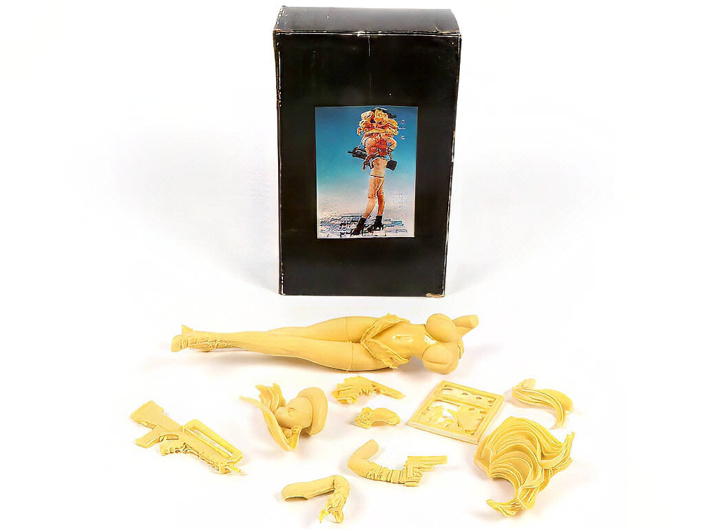 Lot 16 - DIVERS (3)