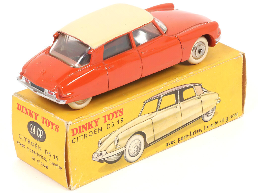 Lot 317 - DINKY TOYS (FRANCE) (1)