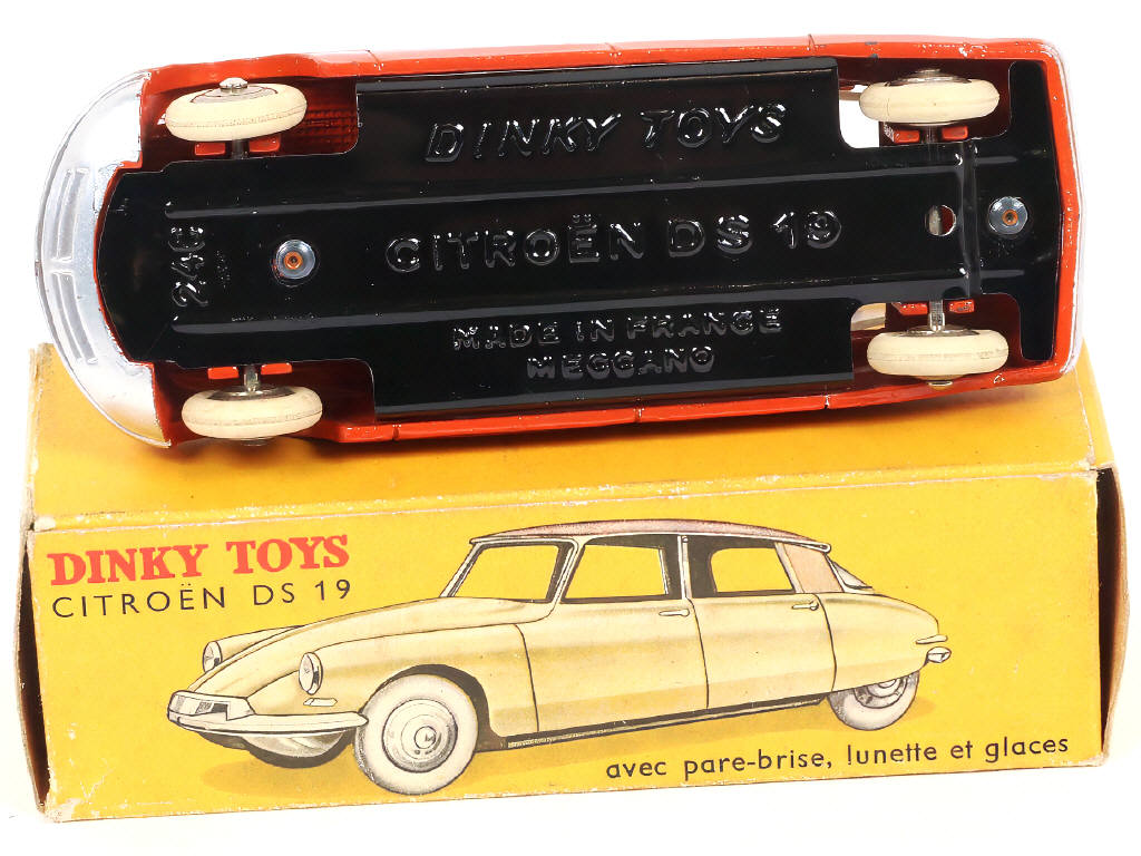 Lot 317 - DINKY TOYS (FRANCE) (1)