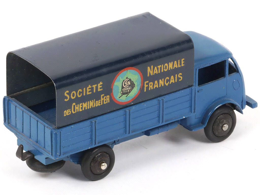 Lot 354 - DINKY TOYS (FRANCE) (1)