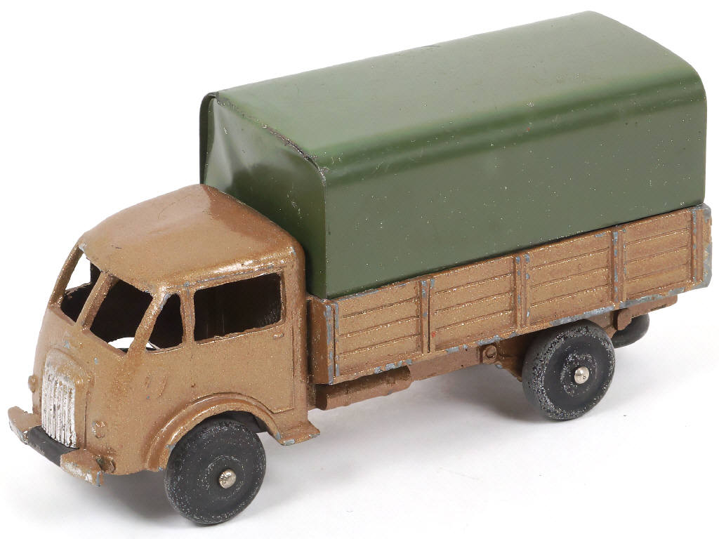 Lot 353 - DINKY TOYS (FRANCE) (1)