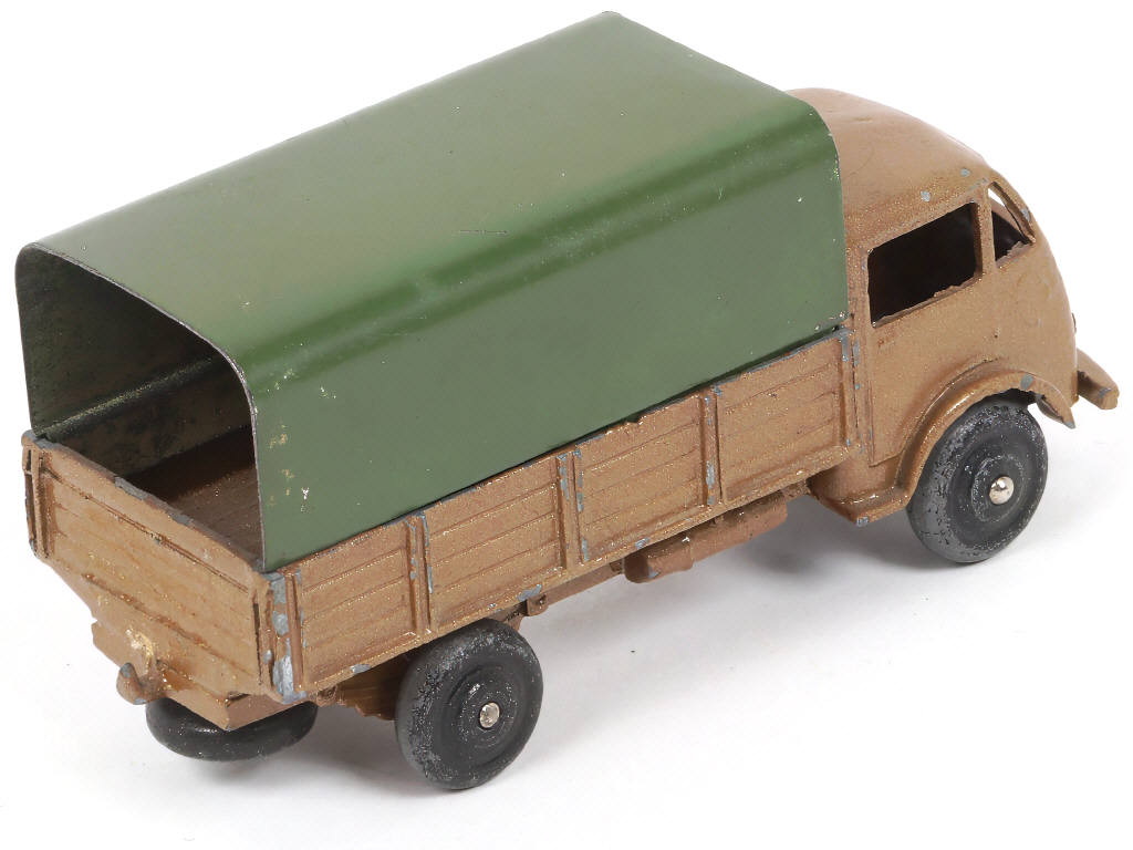 Lot 353 - DINKY TOYS (FRANCE) (1)