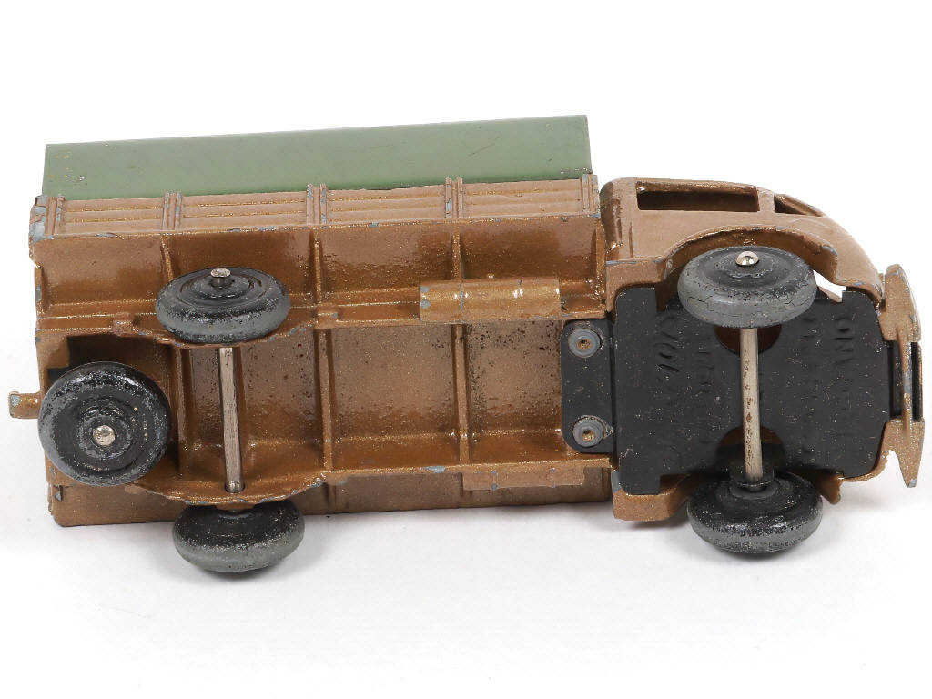 Lot 353 - DINKY TOYS (FRANCE) (1)
