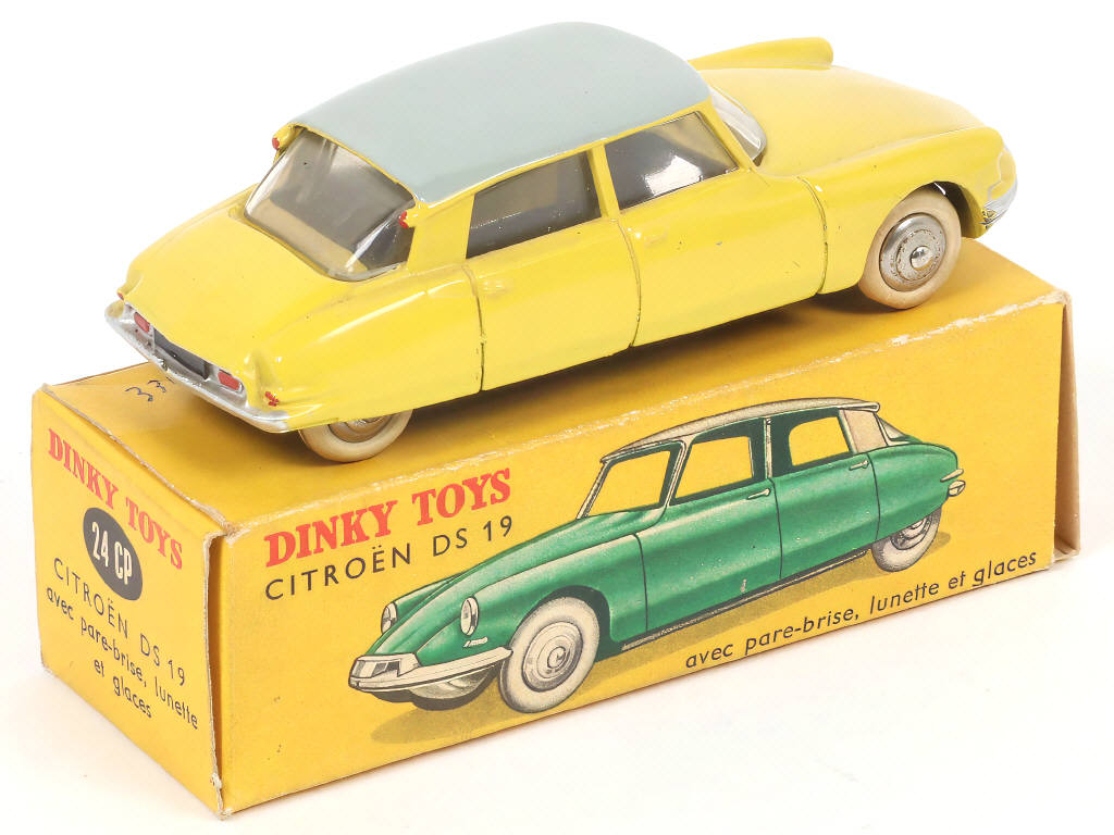 Lot 319 - DINKY TOYS (FRANCE) (1)