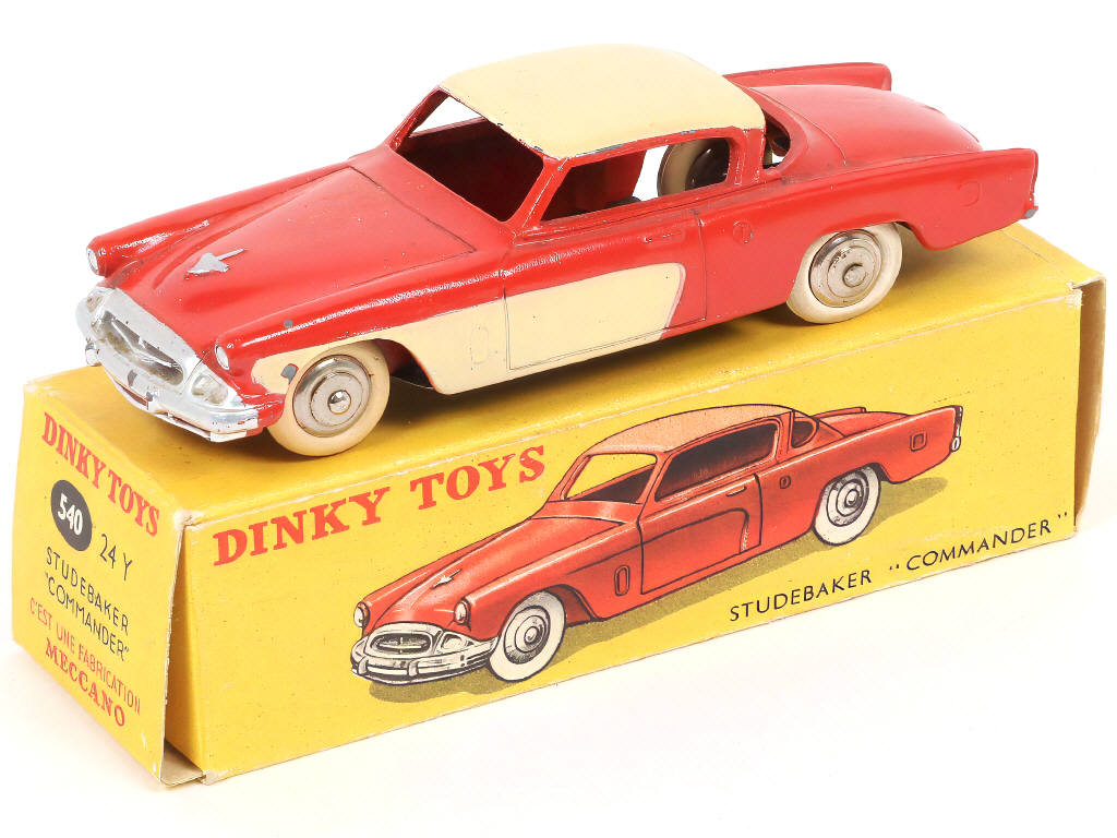 Lot 334 - DINKY TOYS (FRANCE) (1)
