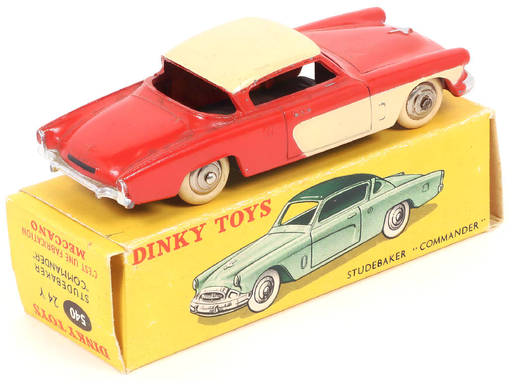 Lot 334 - DINKY TOYS (FRANCE) (1)