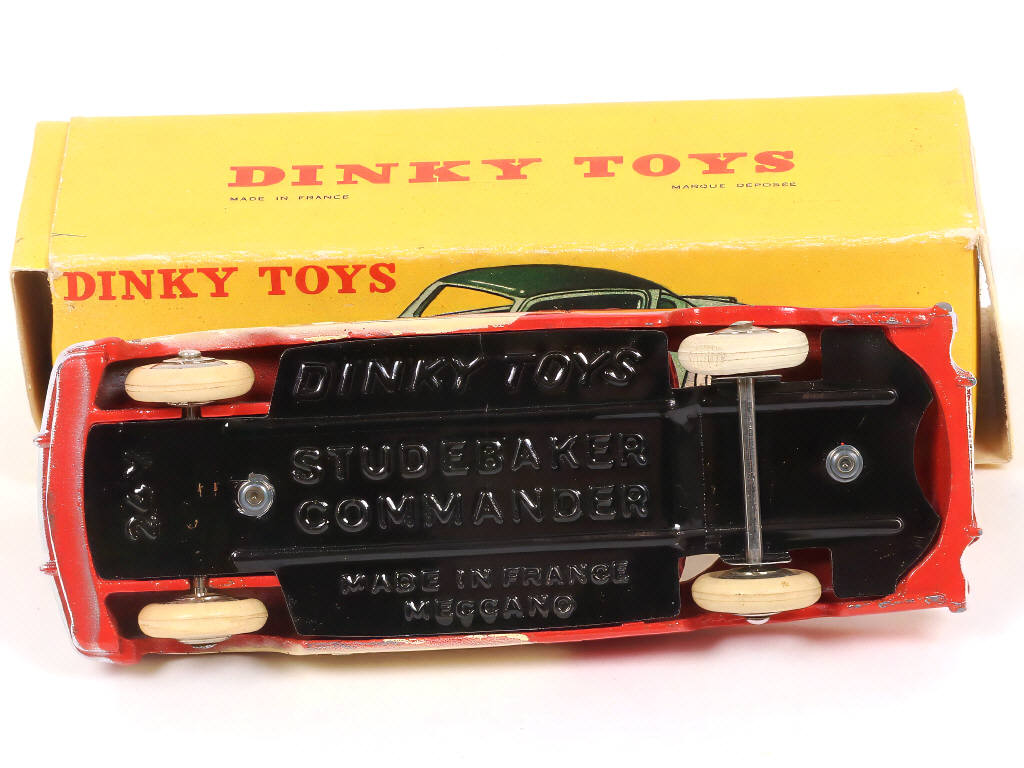Lot 334 - DINKY TOYS (FRANCE) (1)