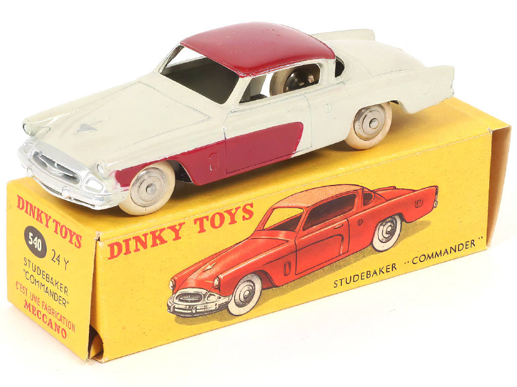 Lot 332 - DINKY TOYS (FRANCE) (1)