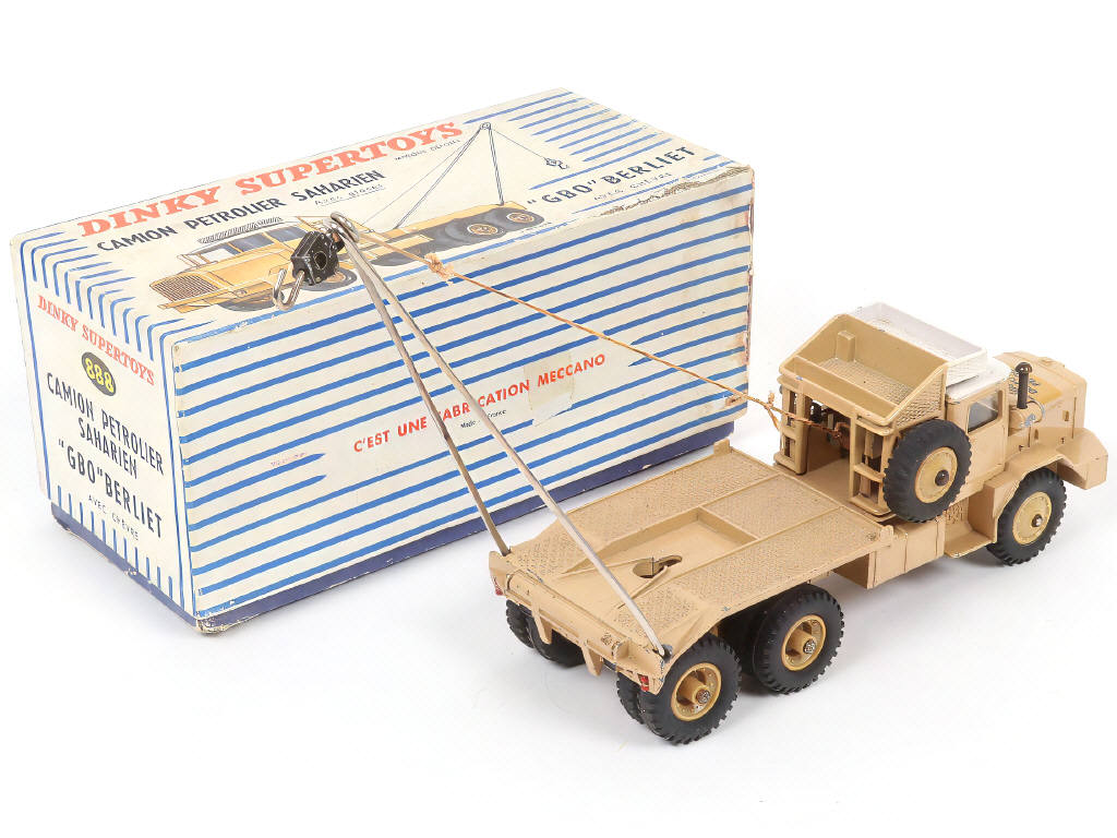 Lot 369 - DINKY TOYS (FRANCE) (1)