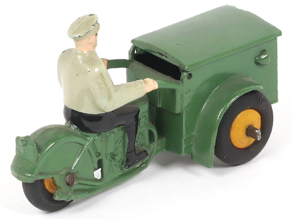 Lot 293 - DINKY TOYS (FRANCE) (1)