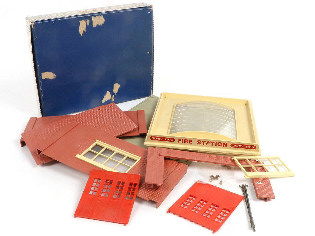 Lot 416 - DINKY TOYS (GB) (1)