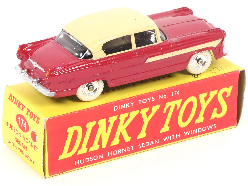 Lot 397 - DINKY TOYS (GB) (1)