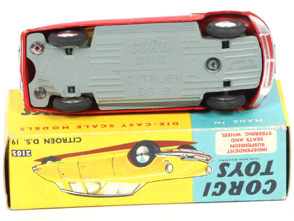 Lot 217 - CORGI TOYS (GB) (1)