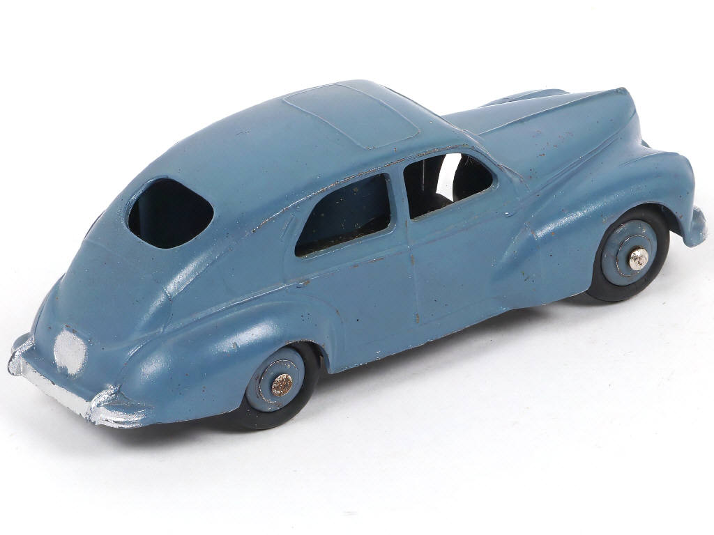 Lot 304 - DINKY TOYS (FRANCE) (1)