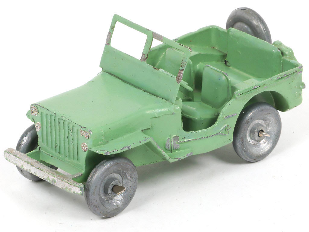 Lot 292 - DINKY TOYS (FRANCE) (1)