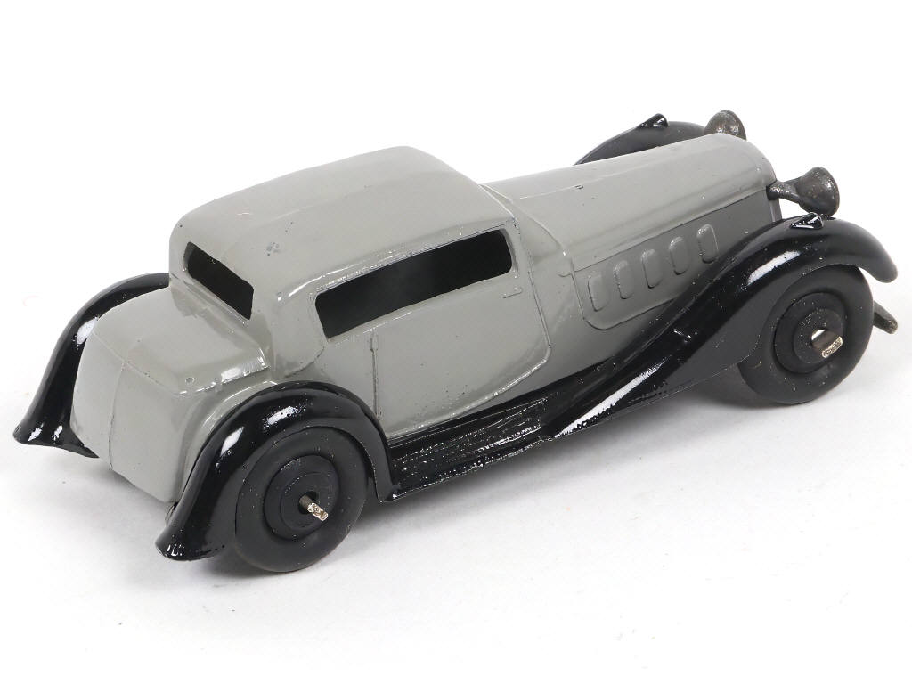Lot 381 - DINKY TOYS (GB) (1)