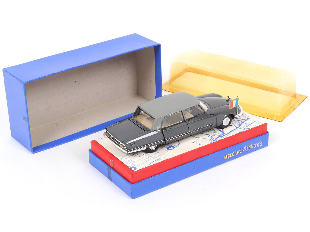 Lot 349 - DINKY TOYS (FRANCE) (1)