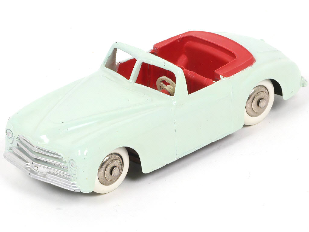 Lot 305 - DINKY TOYS (FRANCE) (1)