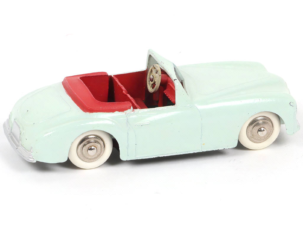 Lot 305 - DINKY TOYS (FRANCE) (1)