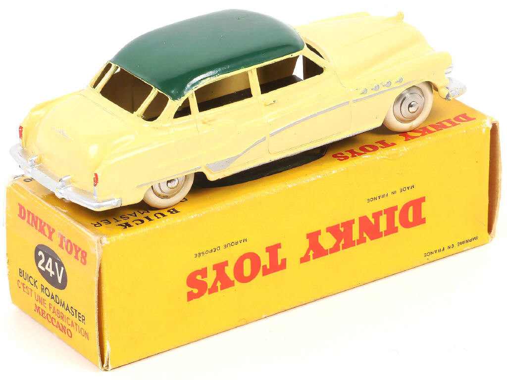 Lot 329 - DINKY TOYS (FRANCE) (1)