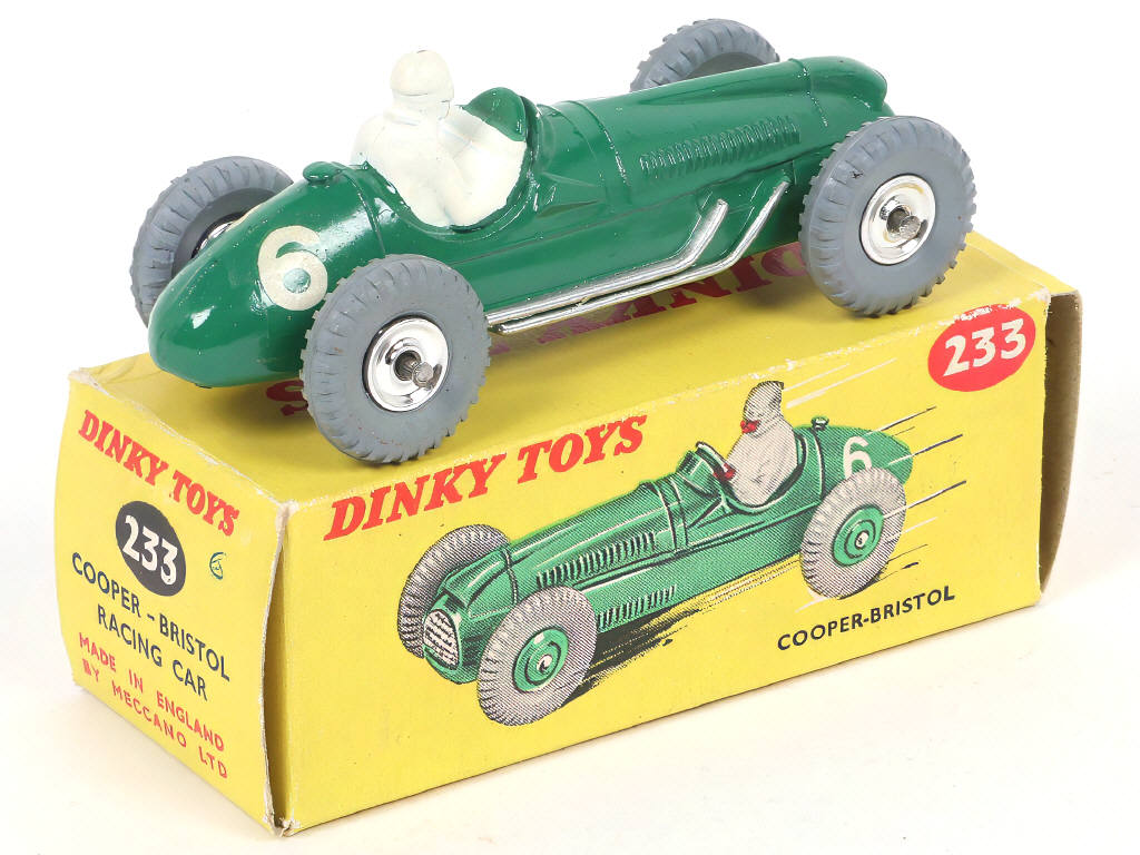 Lot 392 - DINKY TOYS (GB) (1)