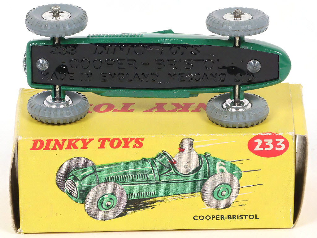 Lot 392 - DINKY TOYS (GB) (1)