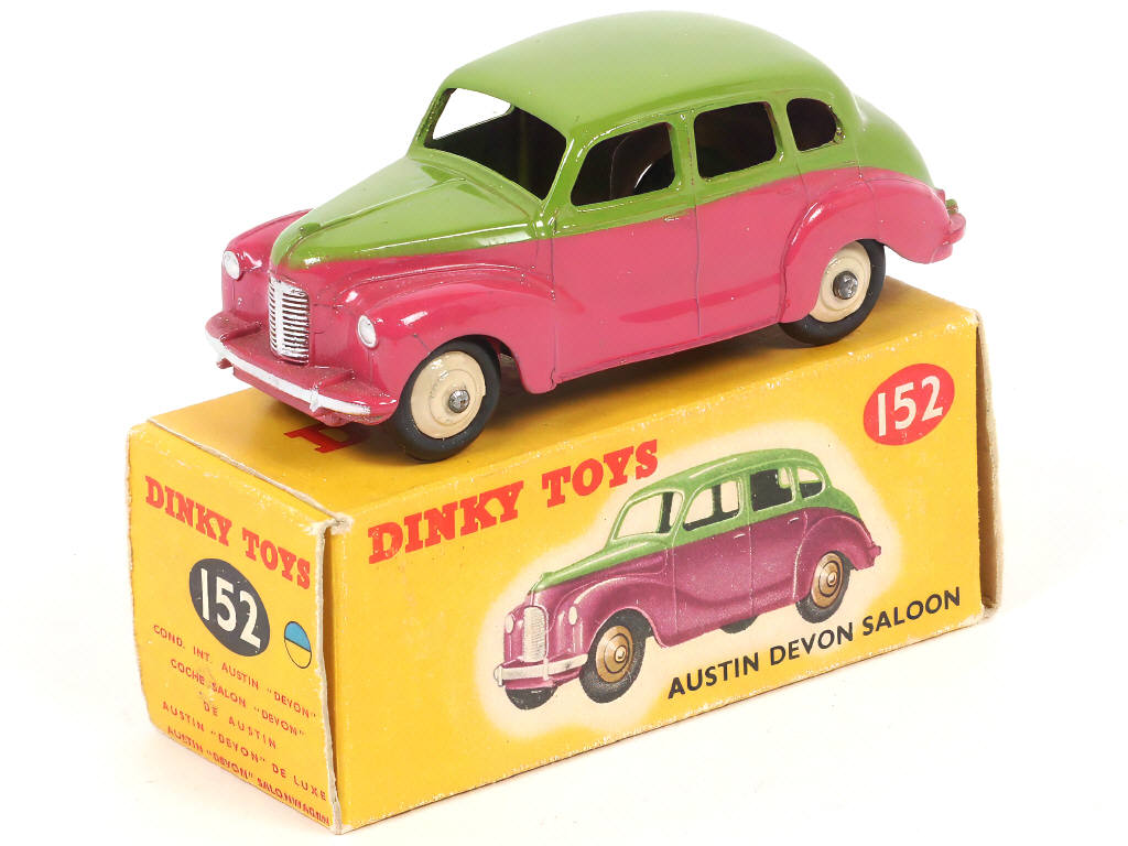 Lot 394 - DINKY TOYS (GB) (1)