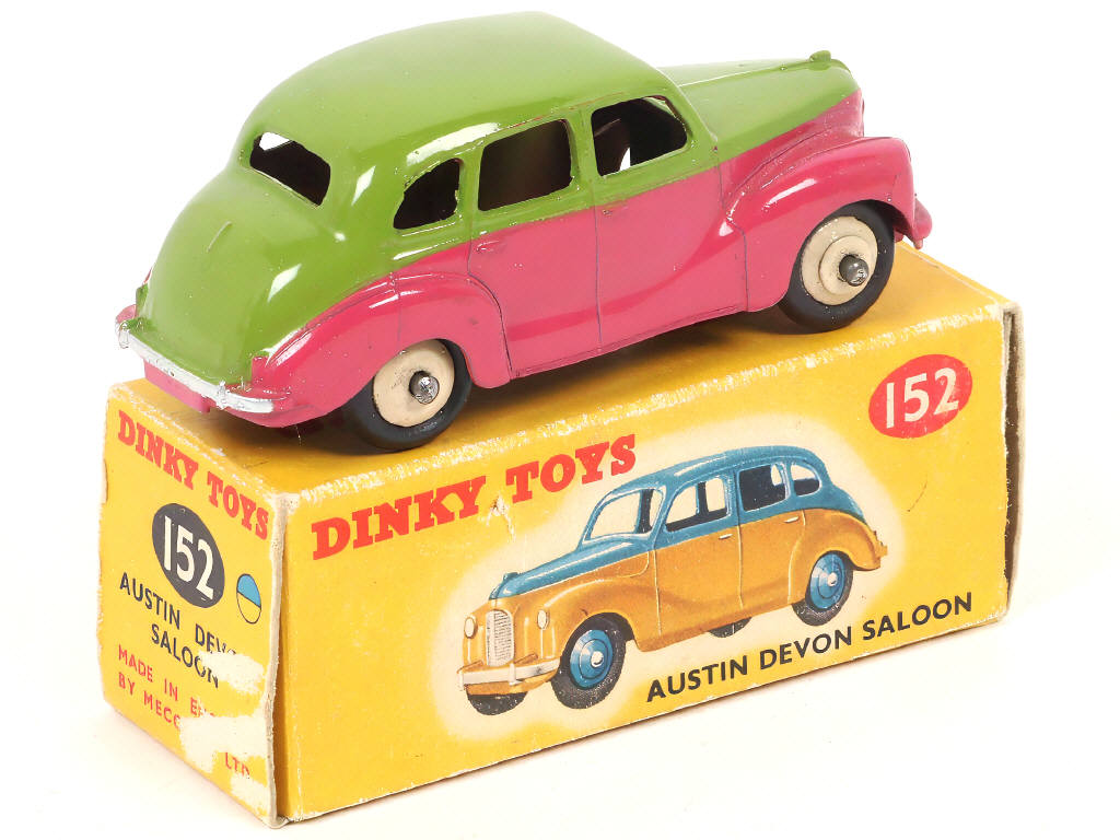 Lot 394 - DINKY TOYS (GB) (1)