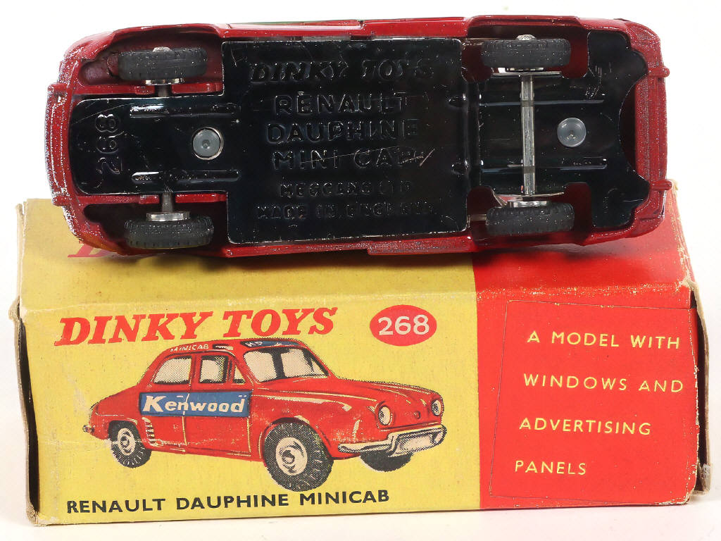 Lot 402 - DINKY TOYS (GB) (1)