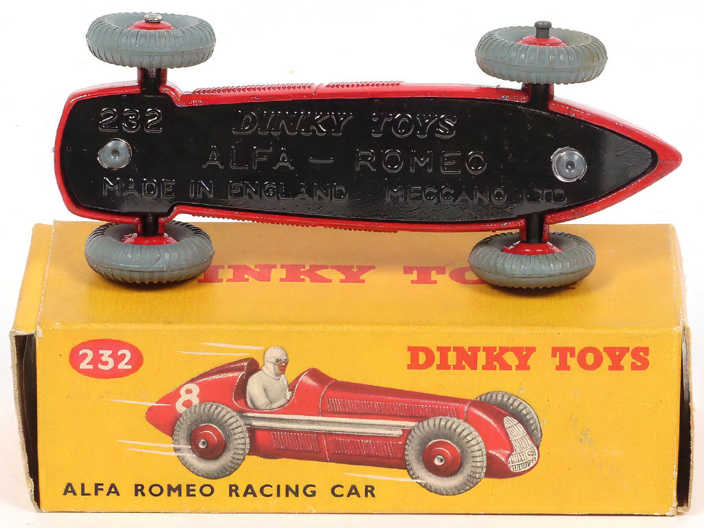Lot 391 - DINKY TOYS (GB) (1)