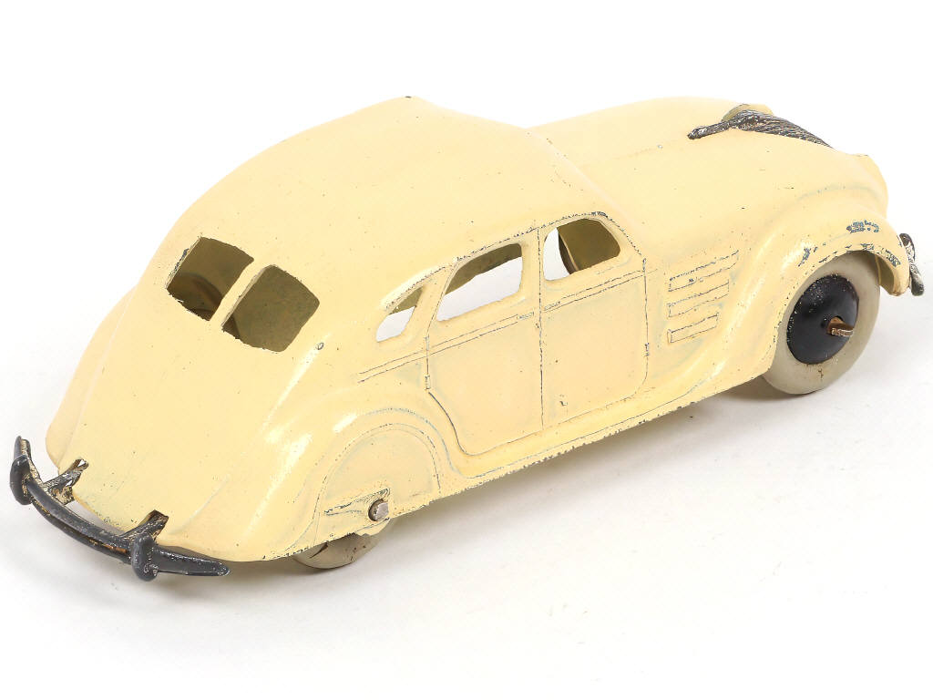 Lot 379 - DINKY TOYS (GB) (1)