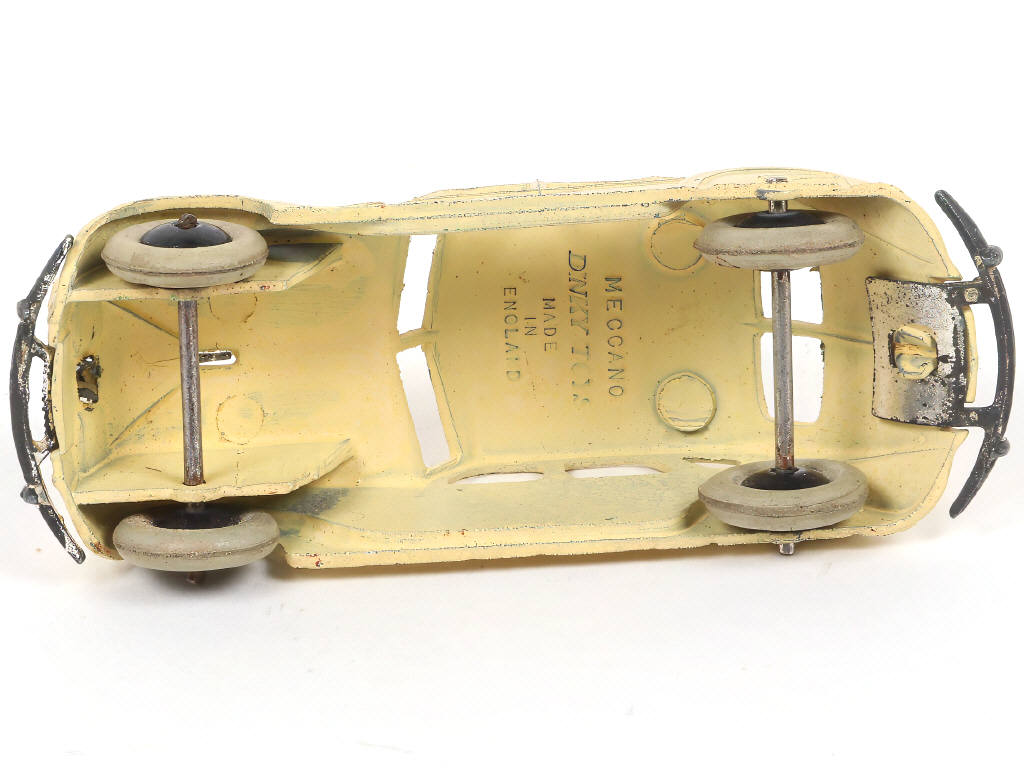 Lot 379 - DINKY TOYS (GB) (1)