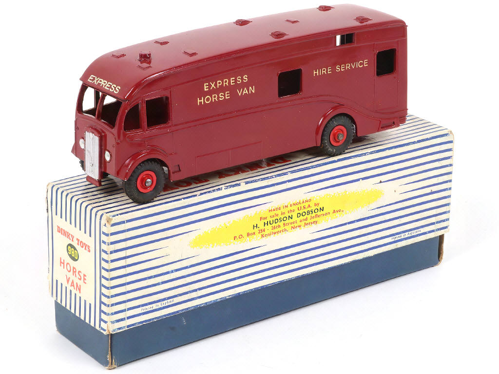 Lot 413 - DINKY TOYS (GB) (1)
