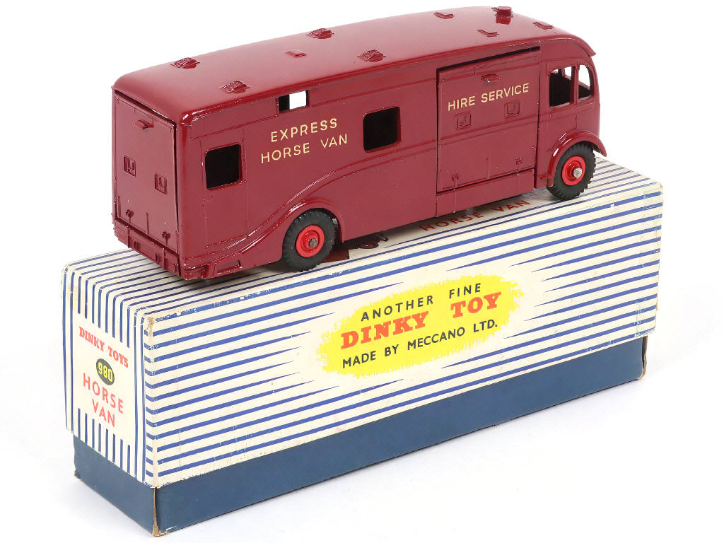 Lot 413 - DINKY TOYS (GB) (1)