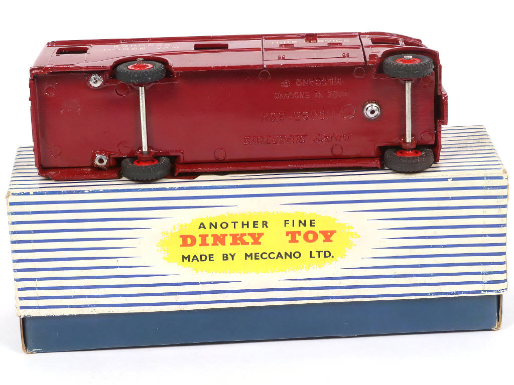 Lot 413 - DINKY TOYS (GB) (1)