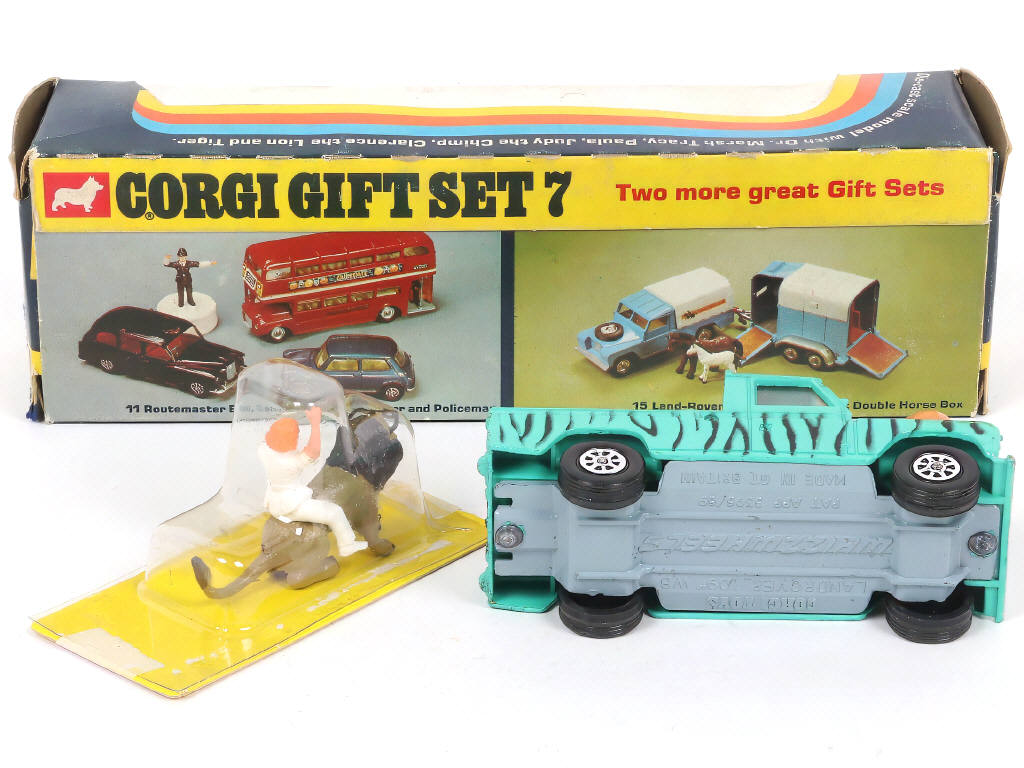 Lot 221 - CORGI TOYS (GB) (1)
