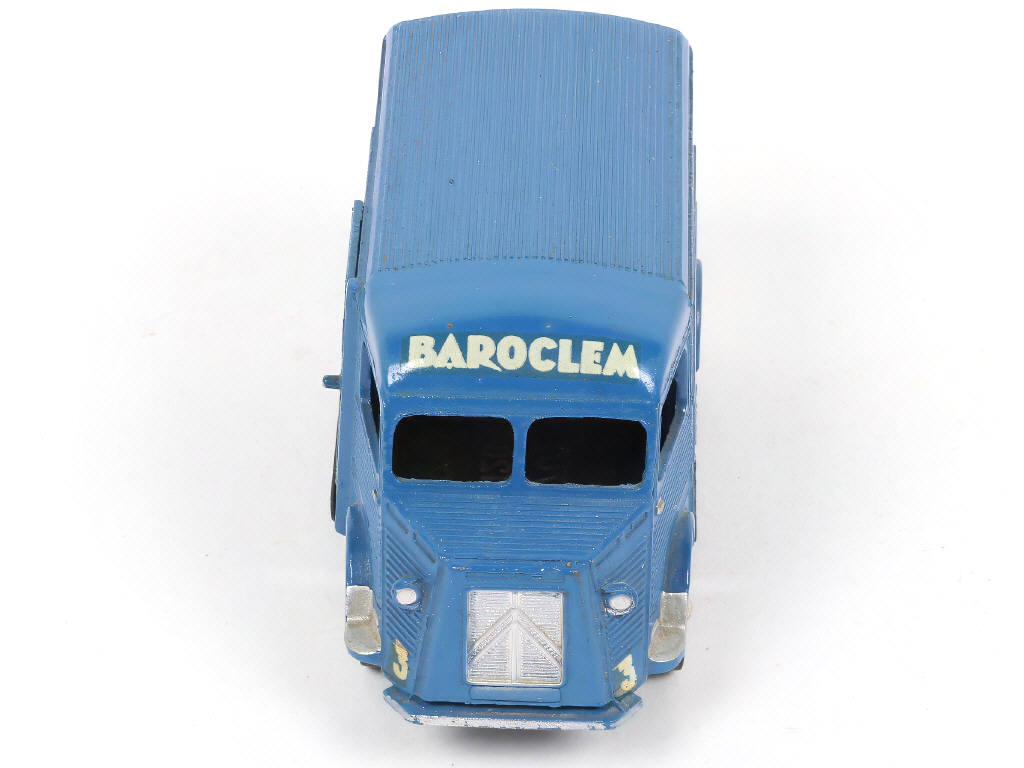 Lot 357 - DINKY TOYS (FRANCE) (1)