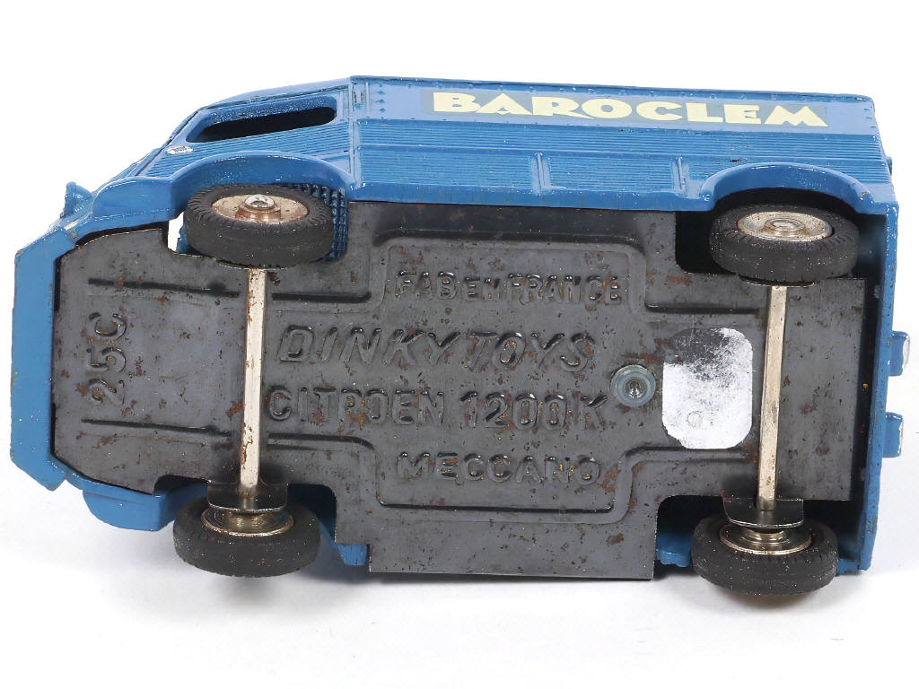 Lot 357 - DINKY TOYS (FRANCE) (1)