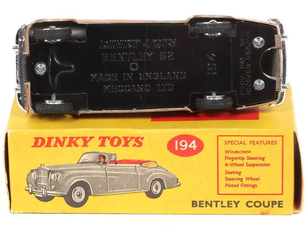 Lot 401 - DINKY TOYS (GB) (1)