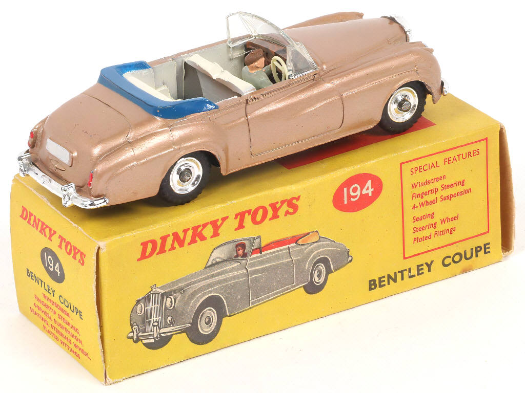 Lot 401 - DINKY TOYS (GB) (1)