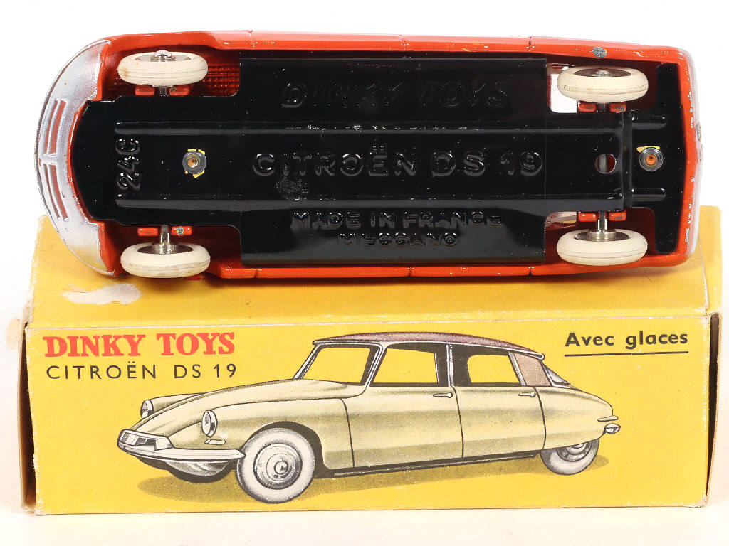 Lot 318 - DINKY TOYS (FRANCE) (1)