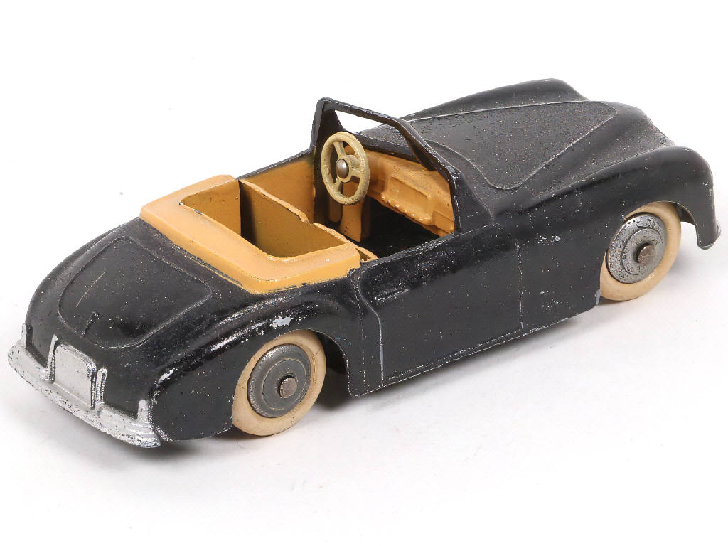 Lot 307 - DINKY TOYS (FRANCE) (1)