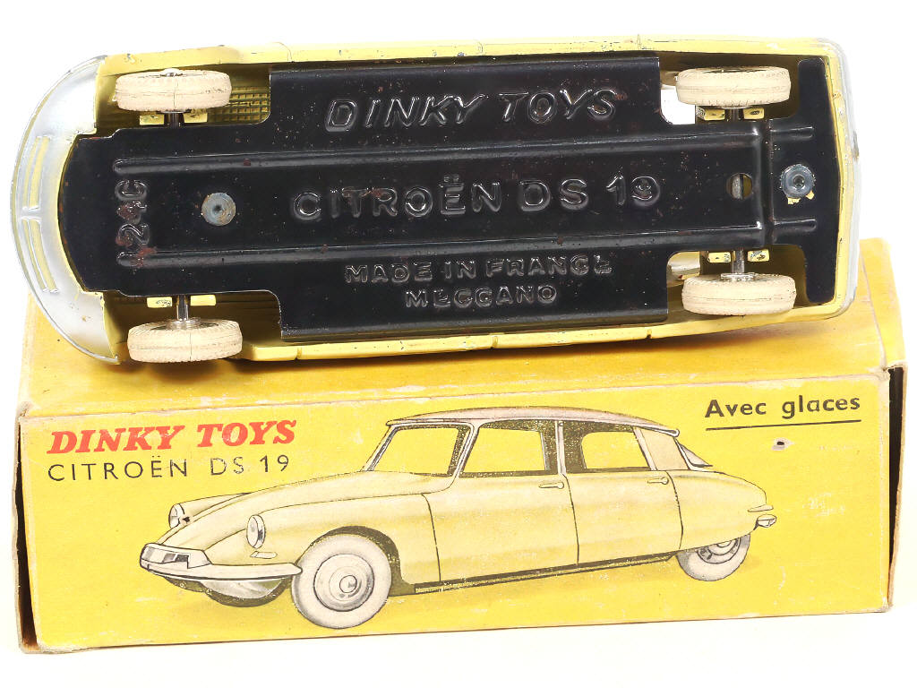Lot 320 - DINKY TOYS (FRANCE) (1)
